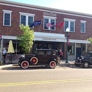 Commodore Hotel & Cafe